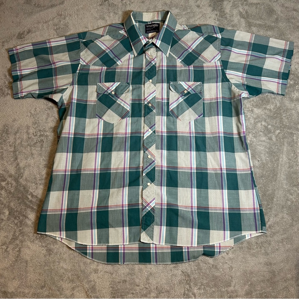 Wrangler Green and White Plaid Button Down Shirt
